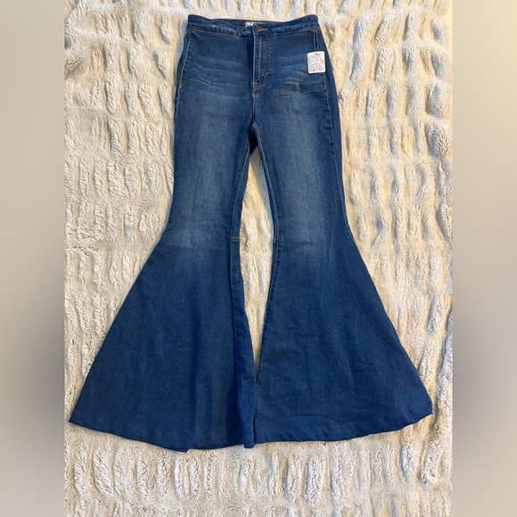 New With Tags Free People Just Float On Flare Jeans Size 26 SOLD OUT - Picture 5 of 6